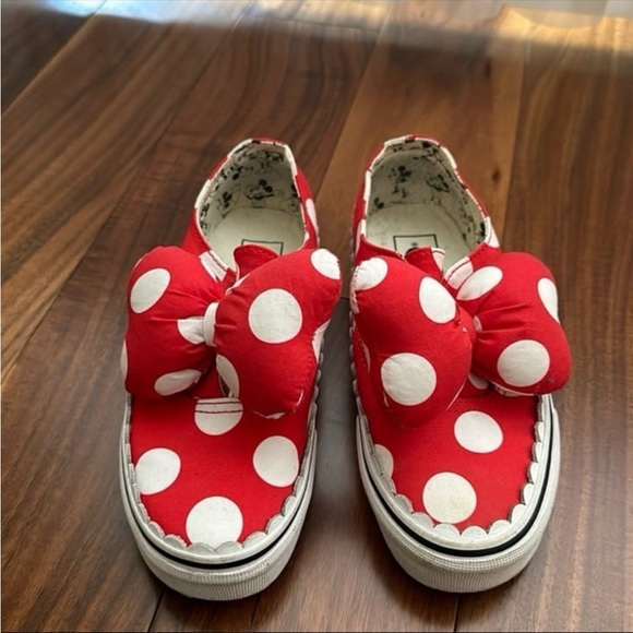 Vans Shoes - DISNEY MINNIE MOUSE BOW VAN SNEAKERS
SIZE WOMAN 5.5